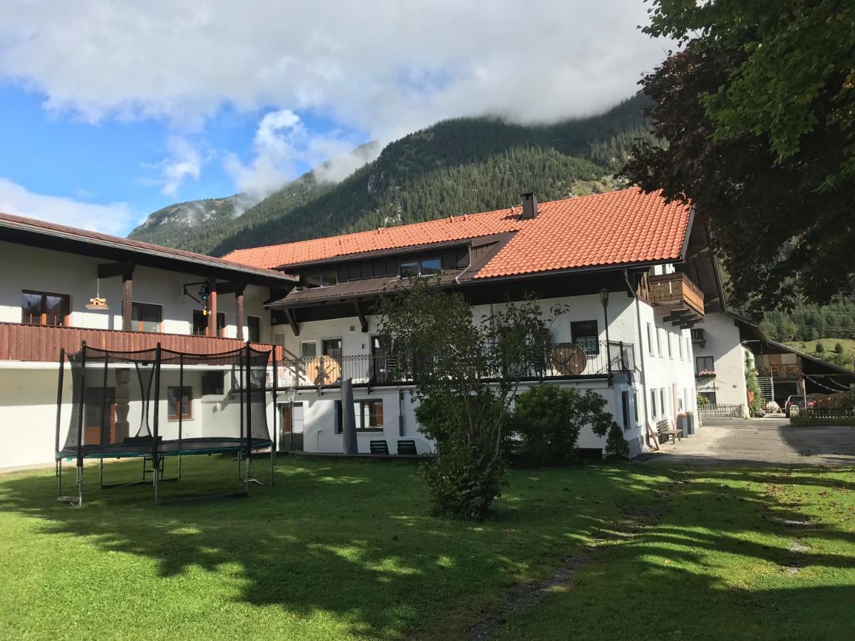 Pony-Ziegen-Hasen-Ranch Bichlbach Apartment Bagian luar foto